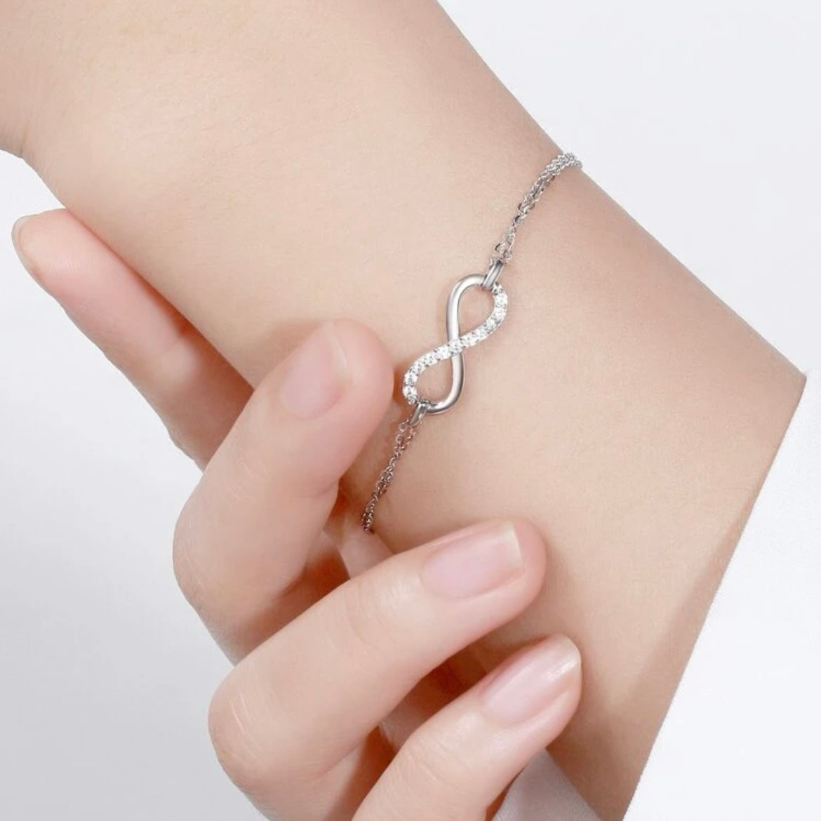 Bracciale con diamanti infinito